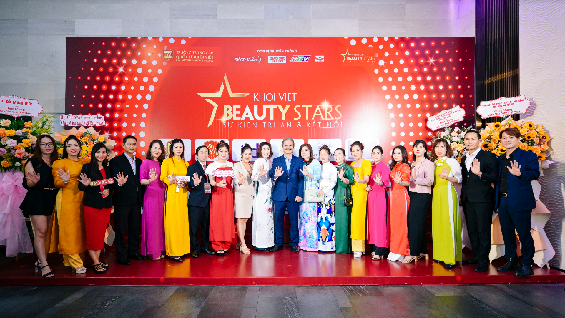 BEAUTY STARS KHOI VIET 03