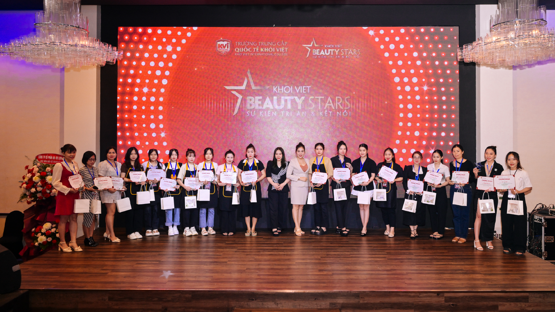 BEAUTY STARS KHOI VIET 10