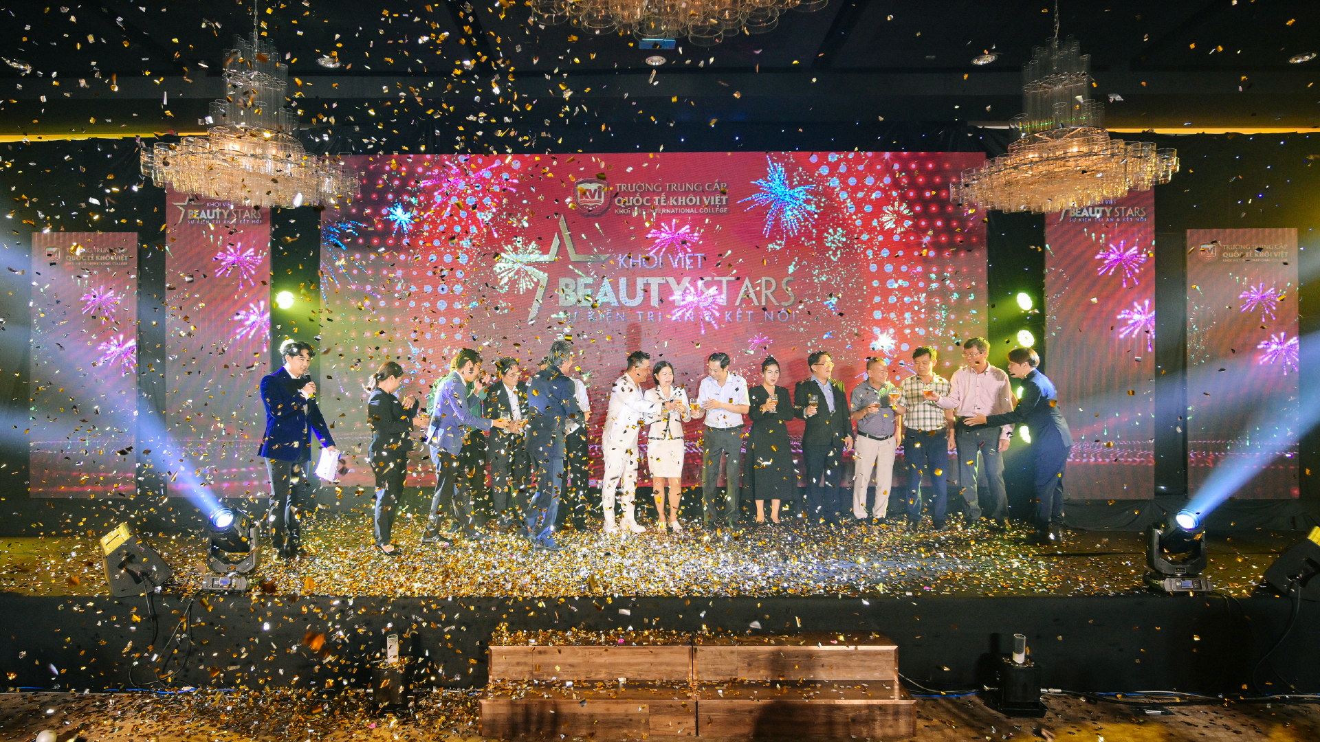 BEAUTY STARS KHOI VIET 17